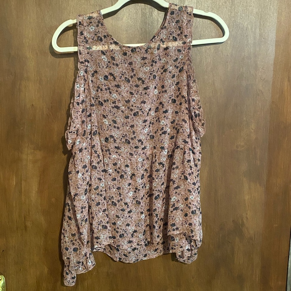 Shoulder cut out top